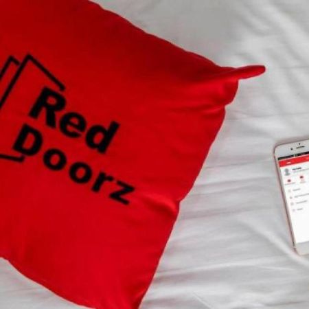Hotel Reddoorz @ Pelita Raya Rappocini Macasar Exterior foto