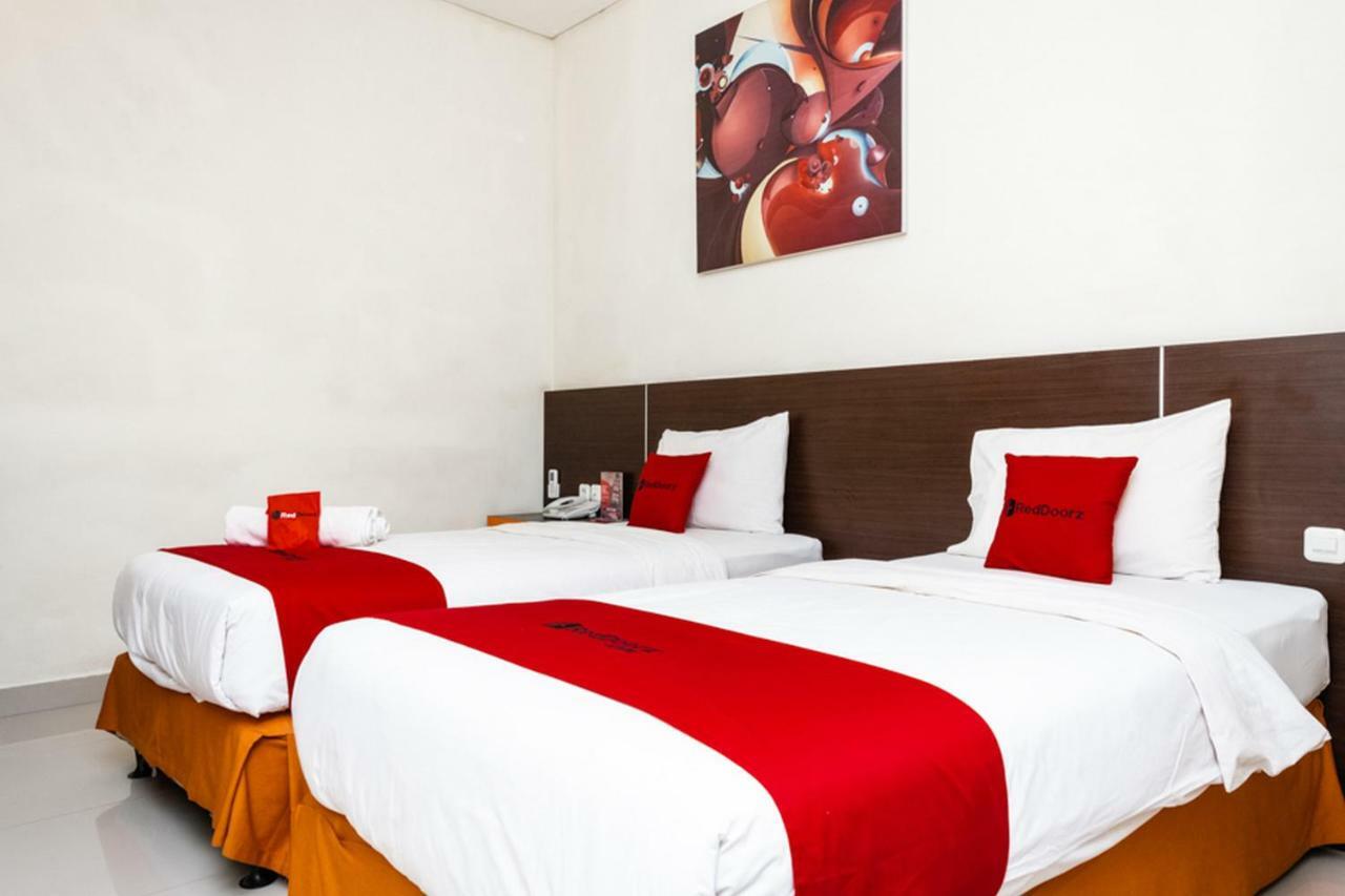 Hotel Reddoorz @ Pelita Raya Rappocini Macasar Exterior foto