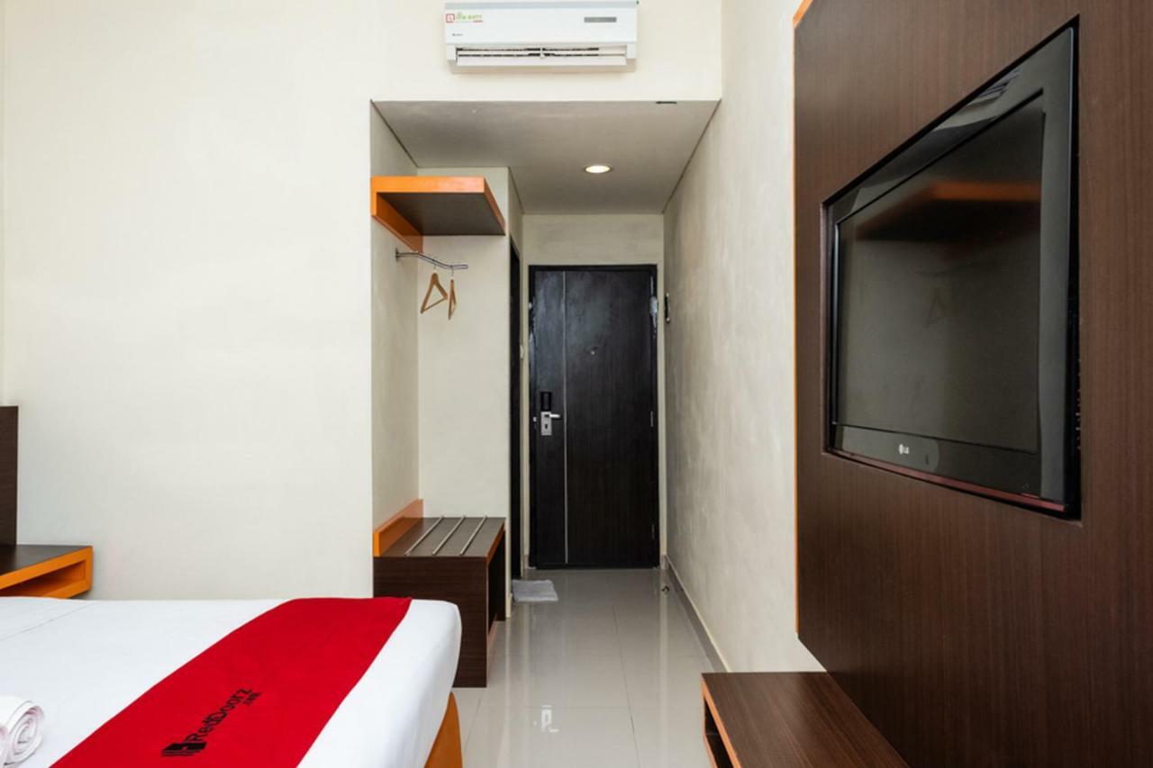 Hotel Reddoorz @ Pelita Raya Rappocini Macasar Exterior foto